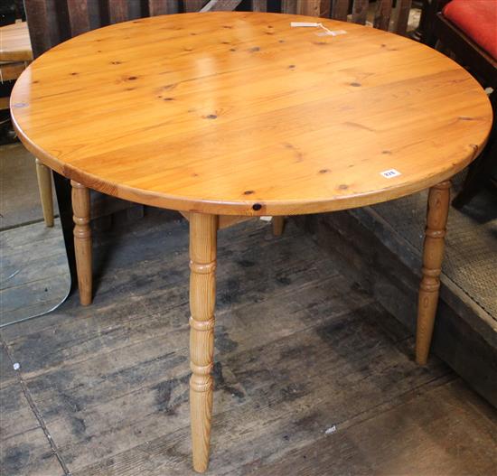 Circular extending pine table(-)